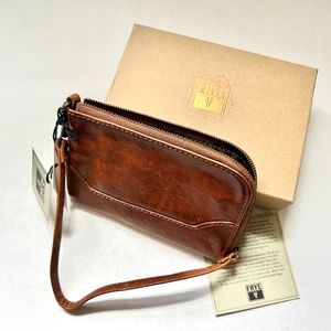 FRYE Melissa Wristlet | Leather Corner Zip Wristlet in Cognac NWT/NWB